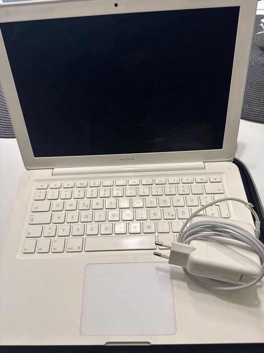 Продавам MacBook A1342