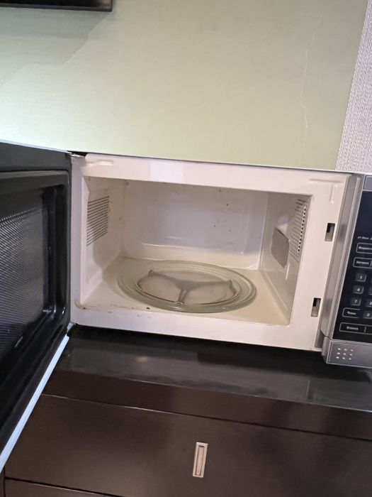 Микроволновая печь Elenberg