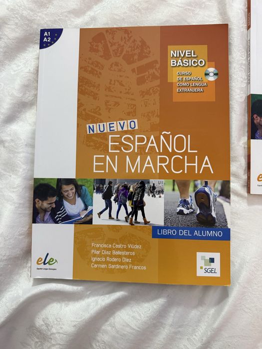 Учебник и учебна тетрадка по испанкси език Nuevo Español en Marcha