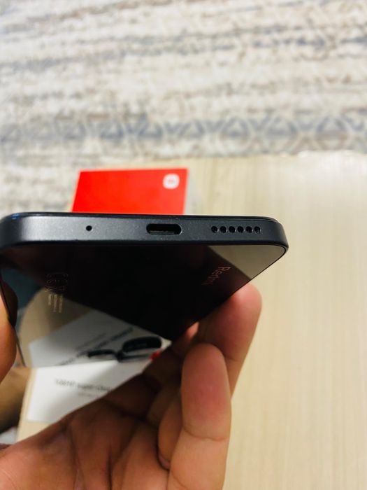 Продам смартфон телефон Редми Redmi 13