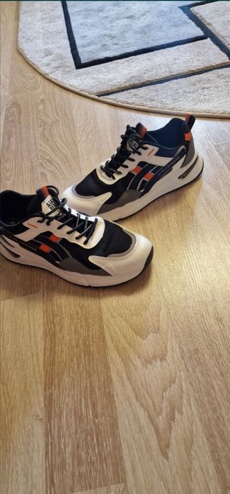 ‼️Adidaşi Alb/Negru Ca Noii mărimea 44‼️