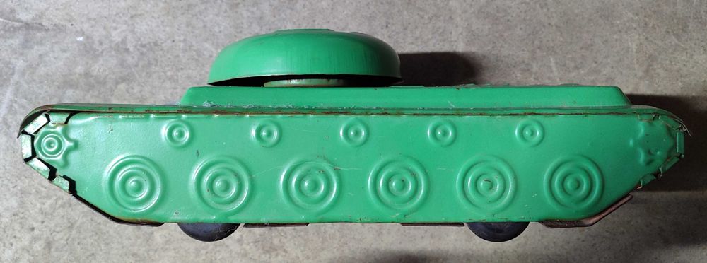 Продам игрушку танк периода СССР.