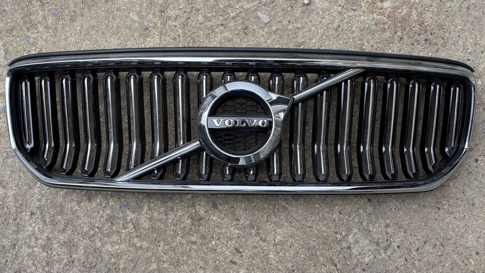 Решетка за Volvo xc40