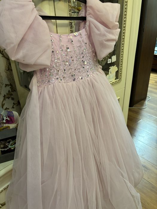 Продам платье для девочки