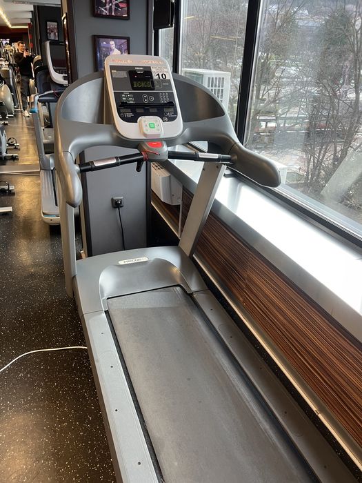 Професионална  Фитнес  пътека Precor C954i