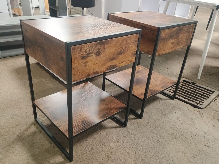 ДВЕ нощни шкафчета с чекмеджета