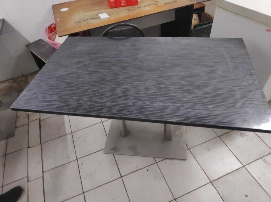 Продам много тумбочек, столов и шкафов