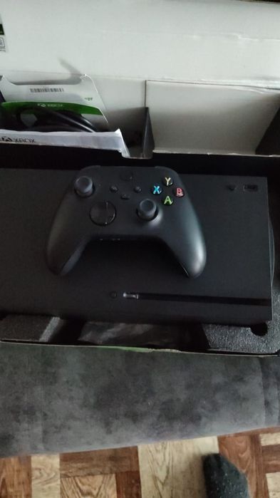 Продам приставку хбокс сериес х1 тб