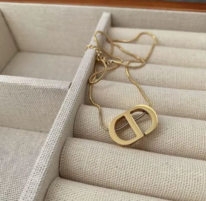 CHANEL Дамски колиета