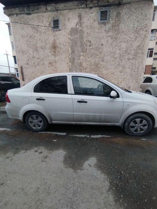 Nexia 3  mashinasi sotiladi