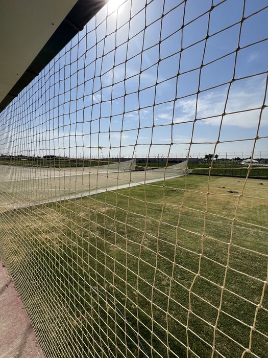 Ер СОТИЛАДИ , бинолари билан.