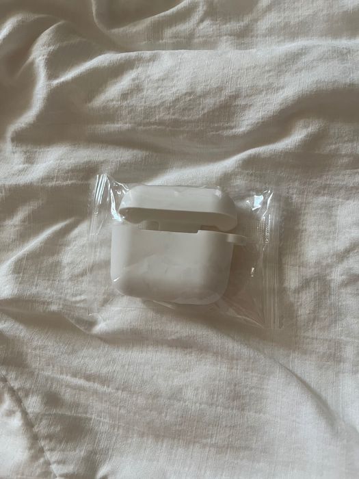 Силиконовый чехол для AirPods (белый)