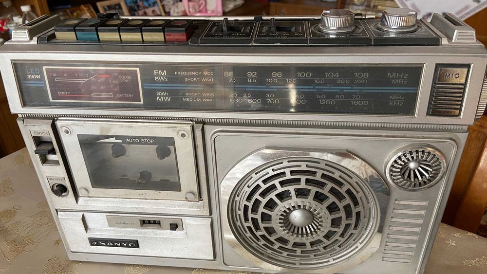 SANYO M2572K Радиокасетофон 1978 г.