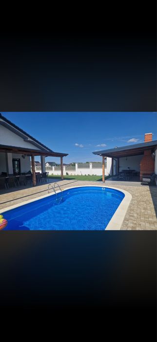 Vand casa mobilata ,cu piscina in  Cihei