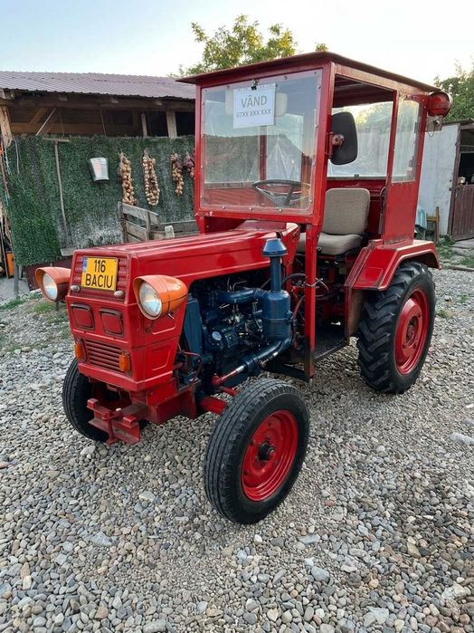 Vand un tractor  chinezesc cu 2cilindri