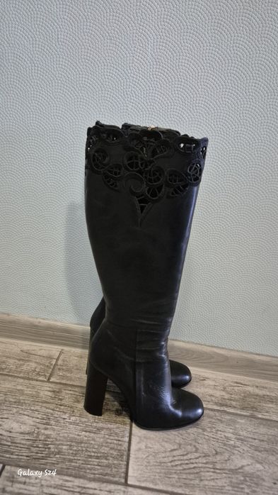 Обувки на висок ток