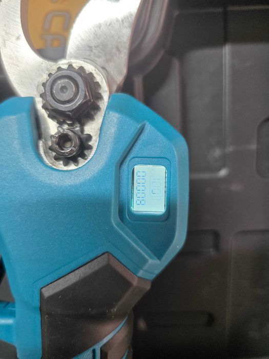Foarfeca electrice de gradinarit de 40 mm pentru baterie Makita de 18 V