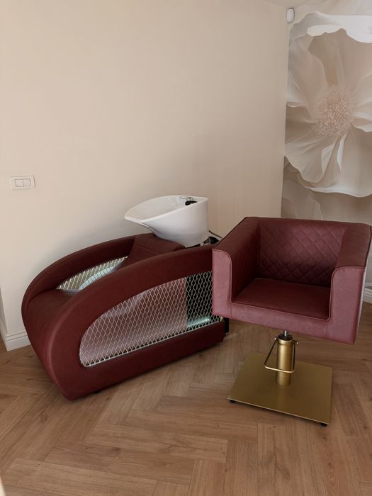 Scafa coafor si scaune de lucru