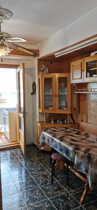 De închiriat apartament 3 camere