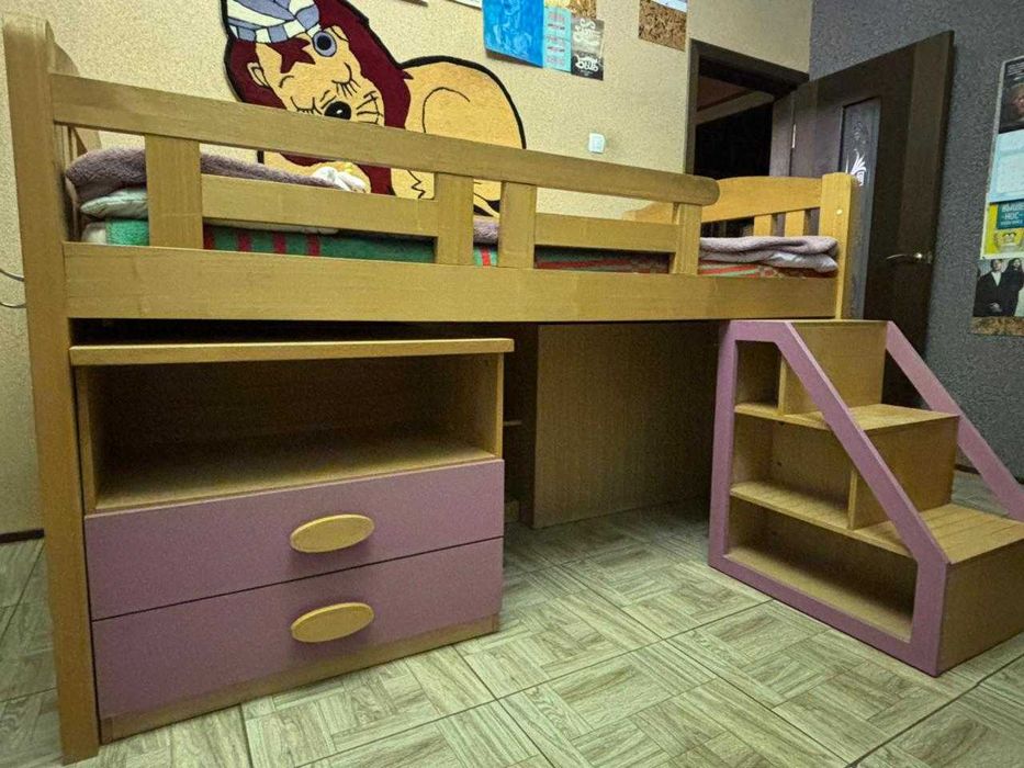 Продам комплект детской мебели