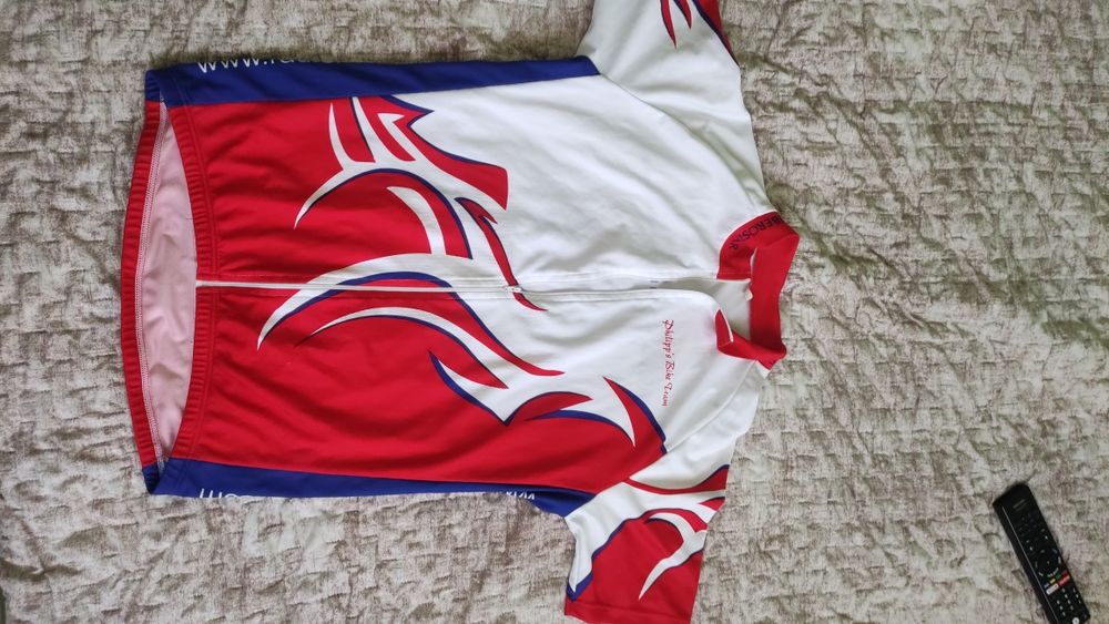 Джърсита ,къси гащета ,всичко е ново