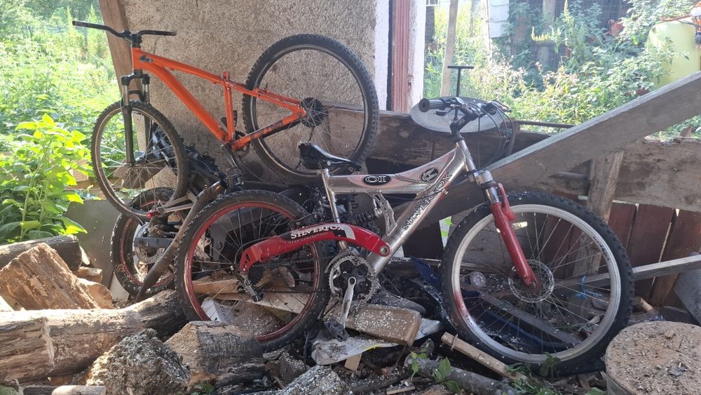 Vând două biciclete!