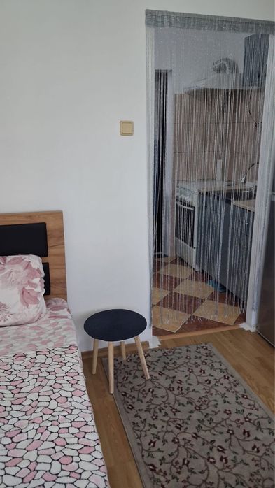 Inchiriez cameră cămin piata Nicolina