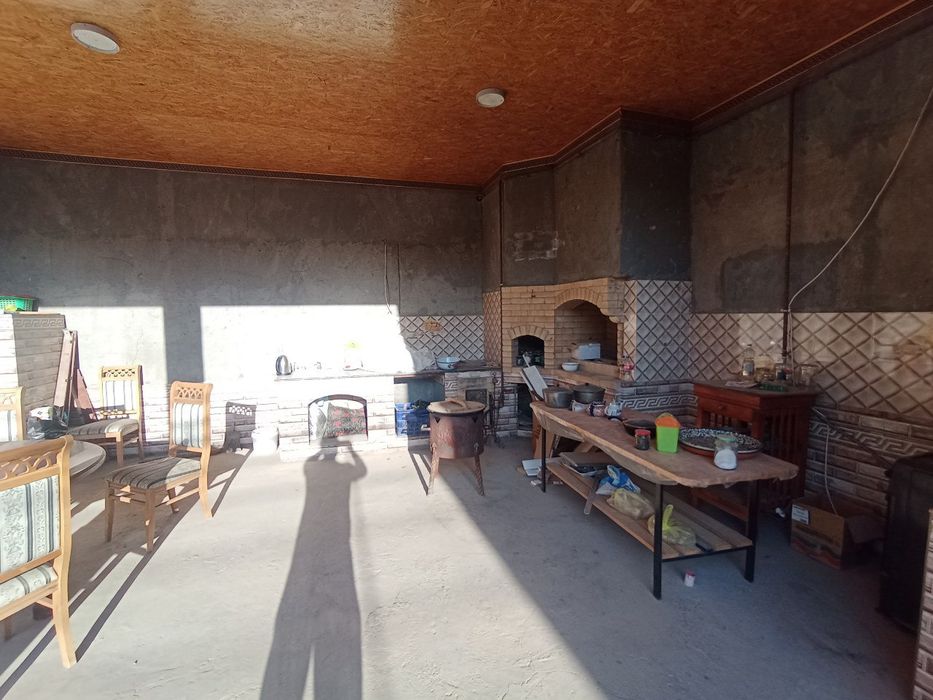 •Срочна сотилади  8 сотих, 4 xona, 2 sanuzel,2 ta kuhnya