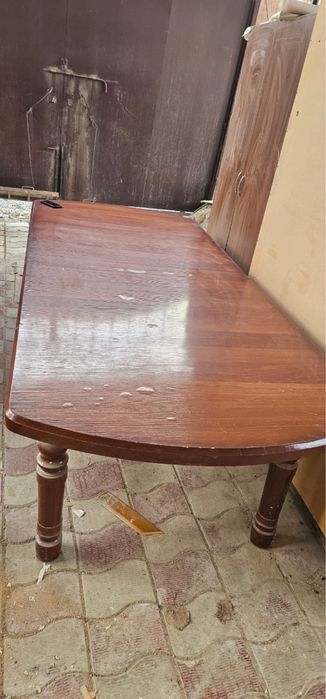 Стол для гостинной ,кухонный