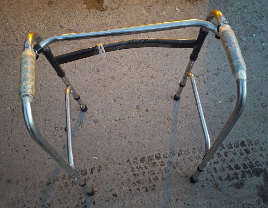 Продам ходунки щагающие