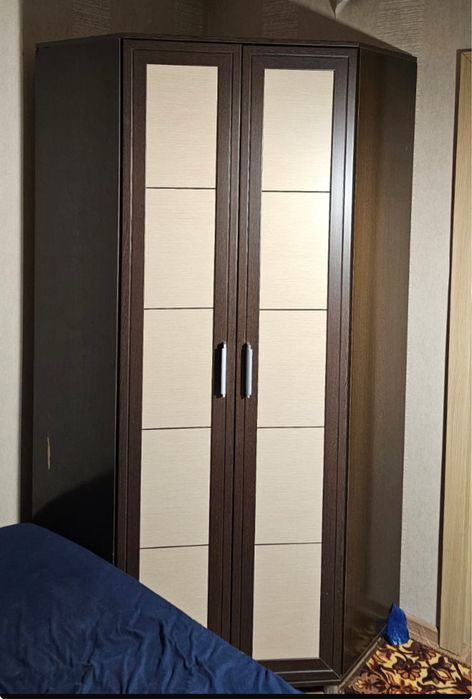 Угловой шкаф вместительный
