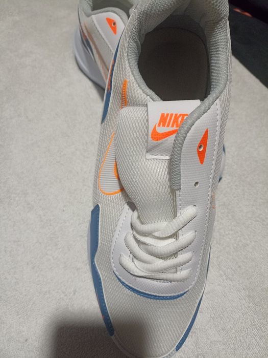 Adidasi Nike noi