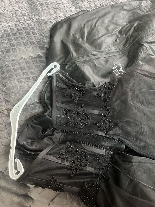 Черна бална рокля