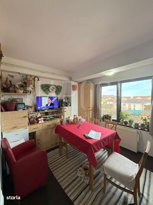 Apartament 4 camere de vanzare in Floresti