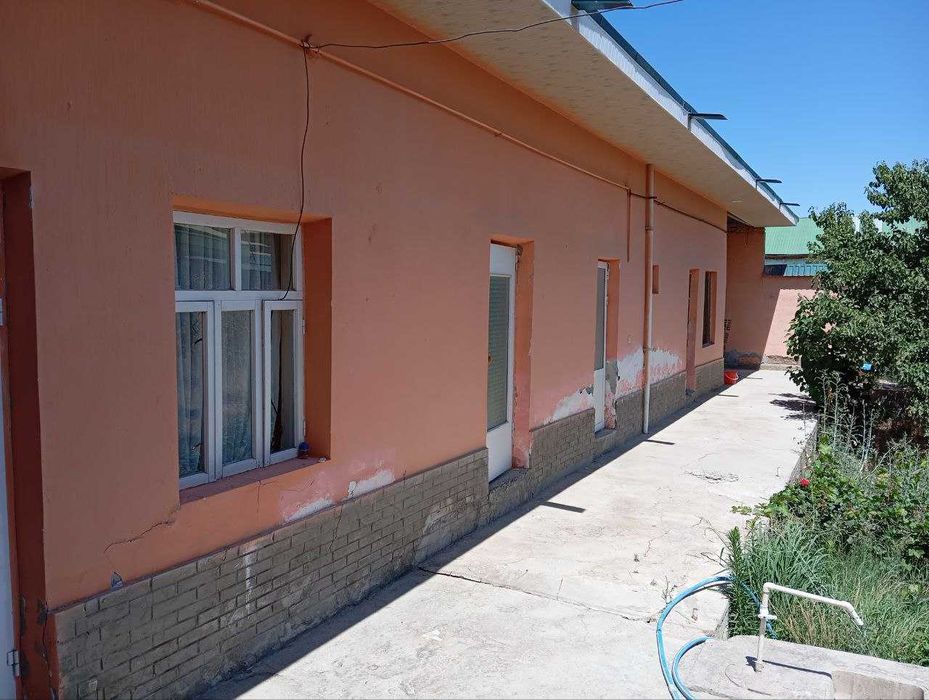 Гулистон 3 да катта ховли сотилади