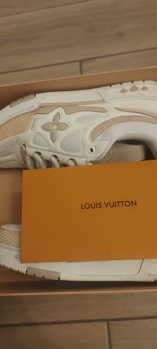 Louis vuitton skate  44 beige full box