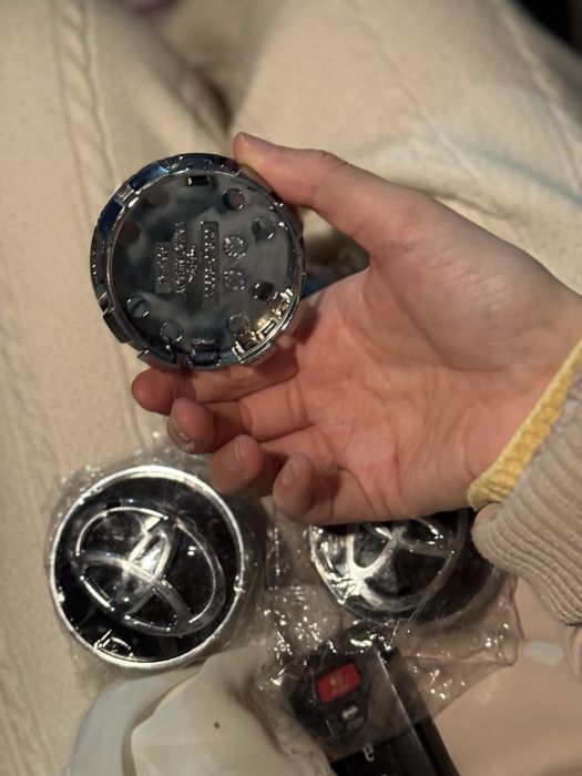 Продается колпачки на ниппель Toyota