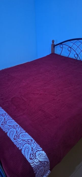 Покрывала.пледы.,одеяла.подушки разные.