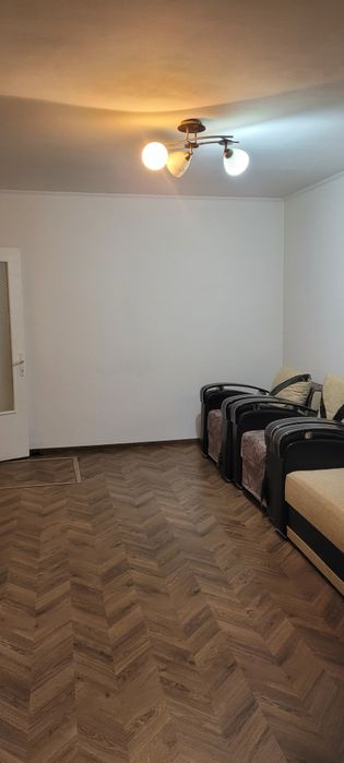 Închiriez apartament!