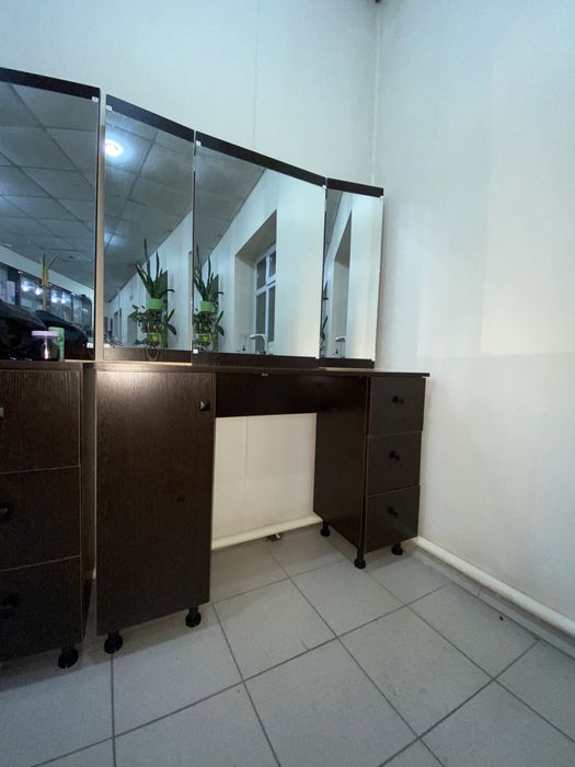 зеркало с тумбой для парикмахера