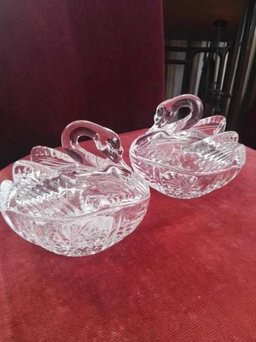 Нови захарнички от бял порцелан и стъклени лебеди двойка