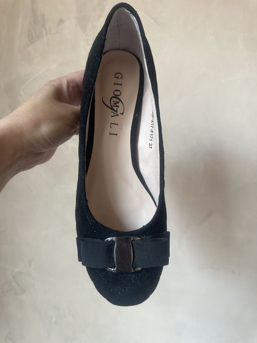 Продам новые женские туфли