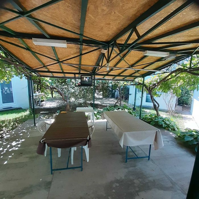 Casuta  Briza Marii - Costinesti  , din poarta se vede marea , rezervari 0745997301