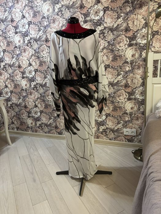 Продам недорого вечерние платья