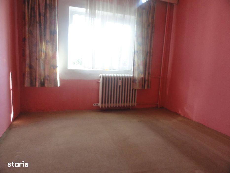 Apartament 3 camere confort 1 MICALACA-ORIZONT, etaj 1 geam la baie