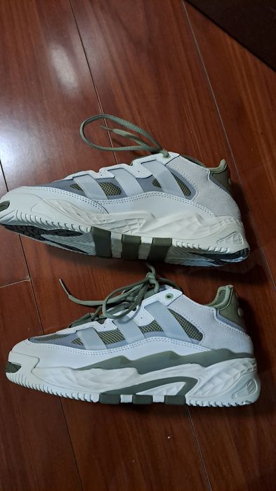 Фирменные кроссовки