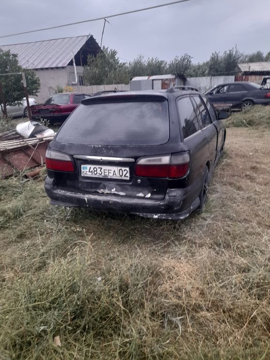 Мазда 626 прави рул