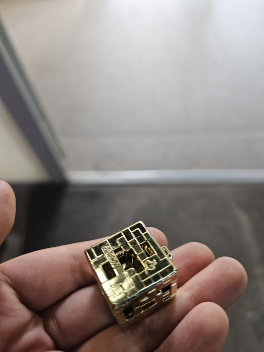 Золотой кубик майнкрафт из киндер джоя