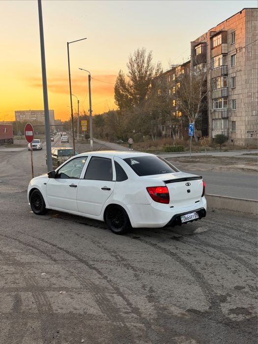 Спойлер и накоадка на бампер гранта