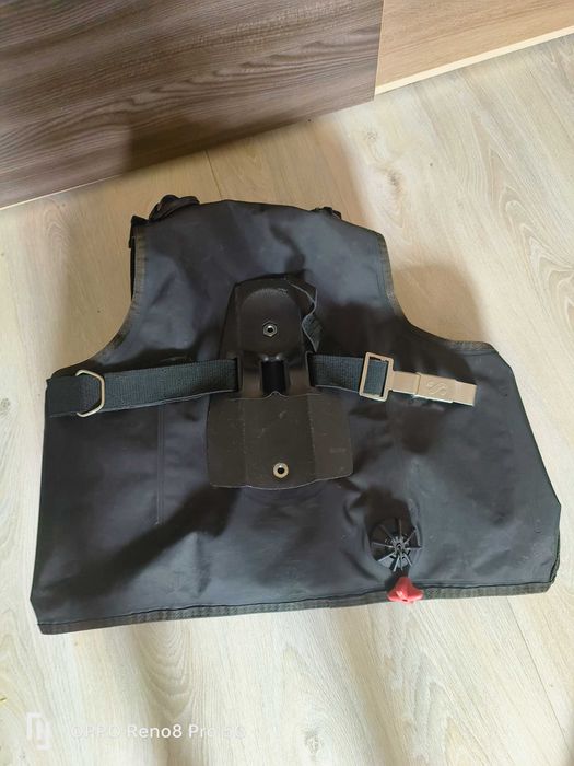 Продавам водолазна жилетка хл